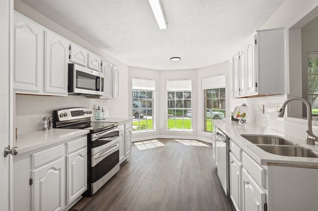 Photo - 714 Regency Ct