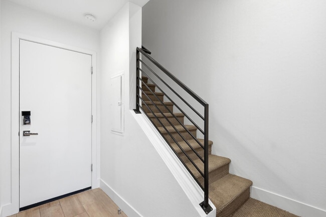 Photo - 820 N 8th Ave