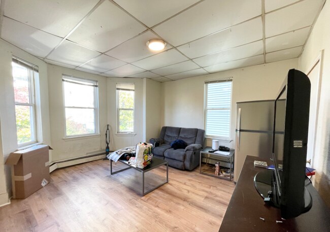 Photo - 1572 Tremont St