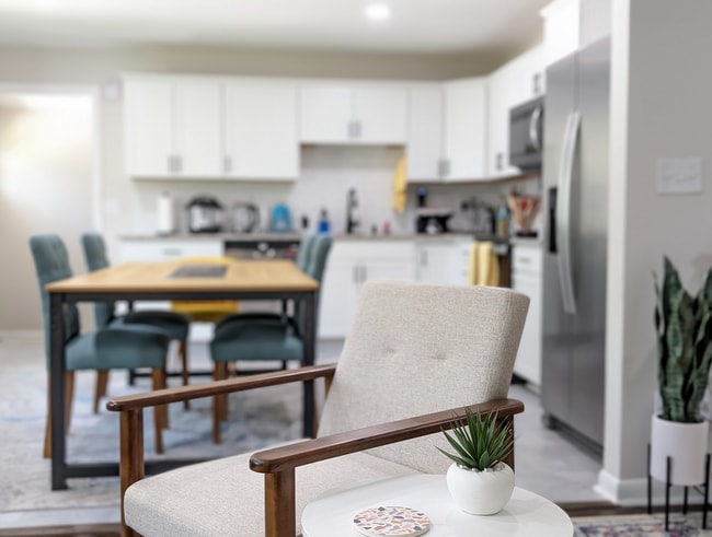 Building Photo - 4523 W Montague Ave