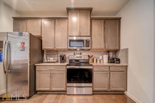 Photo - 882 Ambient Way SW