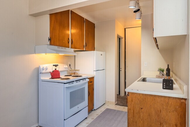 1033 Downing Apartments