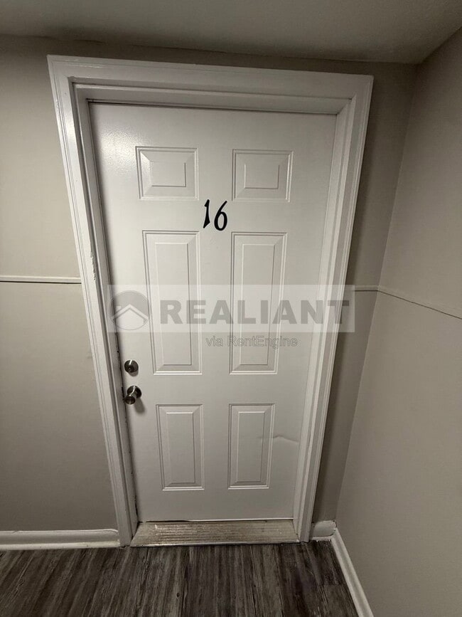 2082 Fairmont Ct