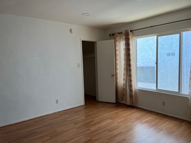 Photo - 1917 Overland Ave Unit 6 Apt #