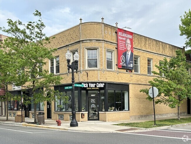 Building Photo - 2121 W Irving Park Rd Rental