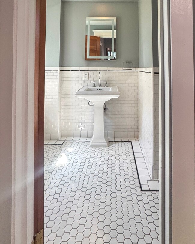 Photo - 2649 Sichel St Unit 1