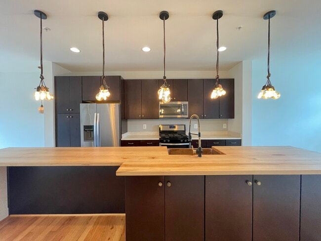 Photo - 924 King Farm Blvd Casa Adosada