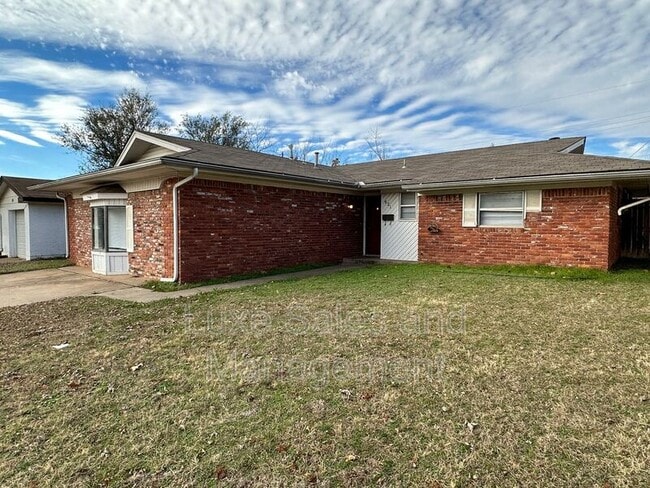 Photo - 621 Lotus Ave