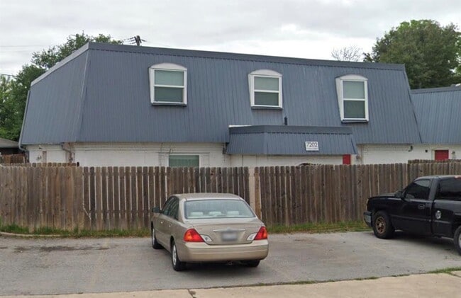 Building Photo - 7202 Twin Crest Dr Rental