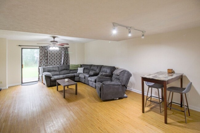 Photo - 34 Knollwood Cir