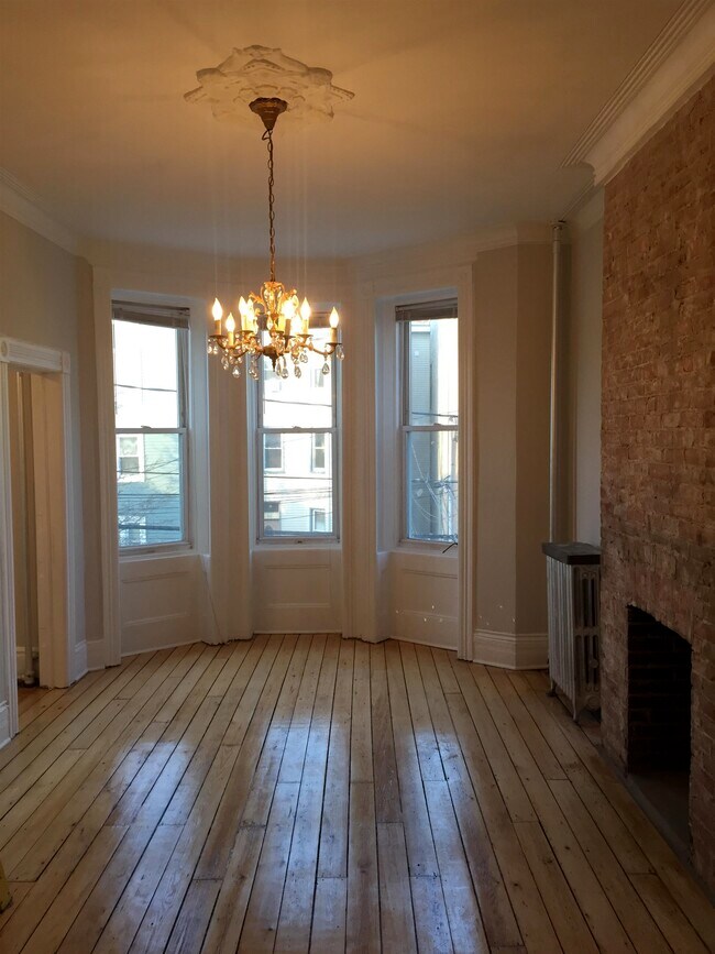 Photo - 343 Pavonia Ave