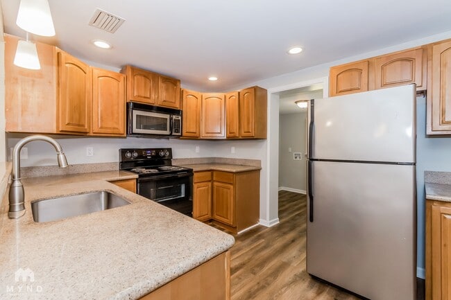 Photo - 2039 Ashland St