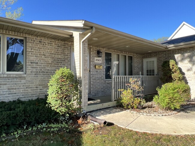 Photo - 4563 Camelot Dr