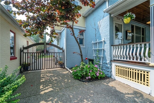 384 Summer St