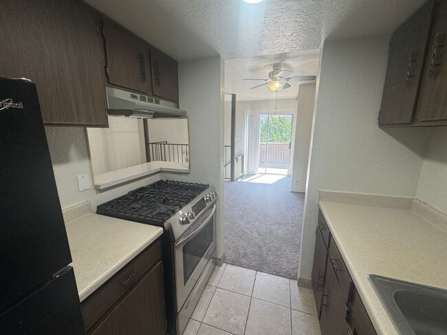 Photo - 2 Bed | 1 Bath | Approx. 1,035 Sq Ft