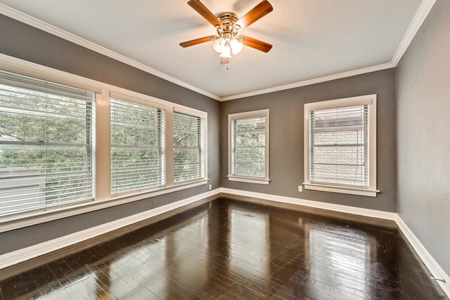 Big Bedroom with Lots of Windows - 4018 Herschel Ave Unit B