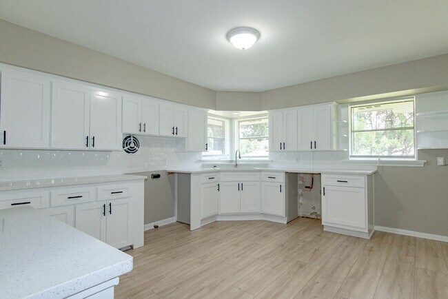 Photo - 511 Pinehill Rd