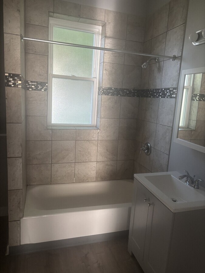 Photo - 321 E 70th St