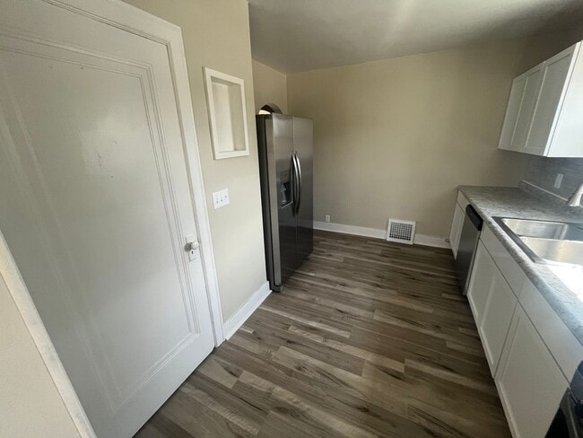 Photo - Fully Remodeled 2 Bedroom 1.5 Bathroom House in Moline