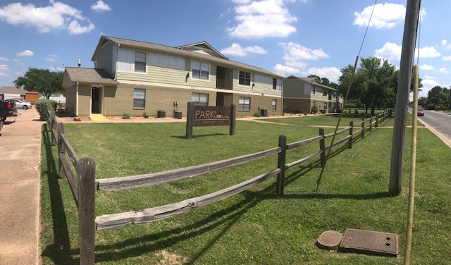 Front of Parkside Apartment - Parkside Apartments