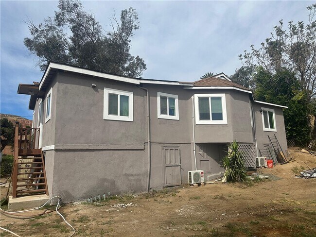 5778 La Sierra Ave