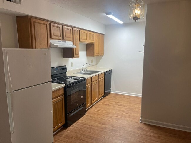 Building Photo - Modern 2-Bed, 1-Bath Oasis with Central Air and Gourmet Kitchen Unit P-F3