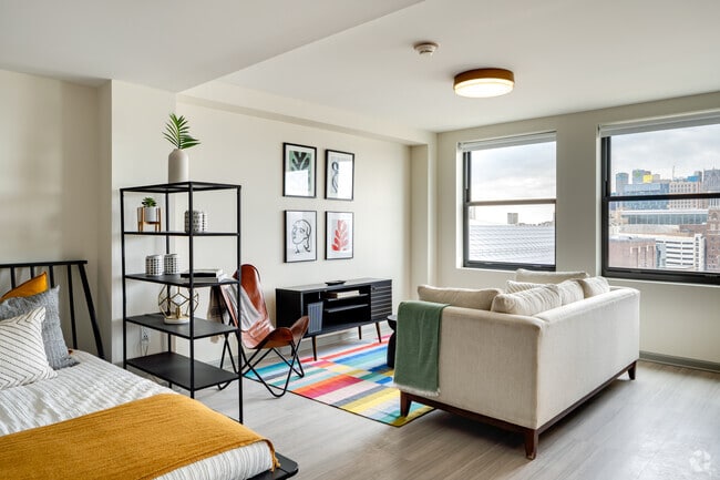Studio - Mahogony - 595 SF