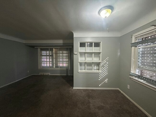 Photo - 9961 Vaughan St