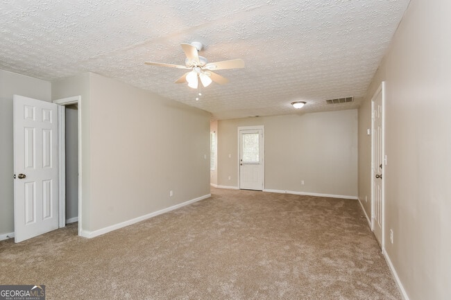 Photo - 211 Clydesdale Ln SE