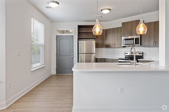 2BR, 2BA - 1,065SF - Kitchen
