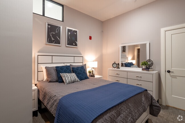 2BR, 1BA - 994sf