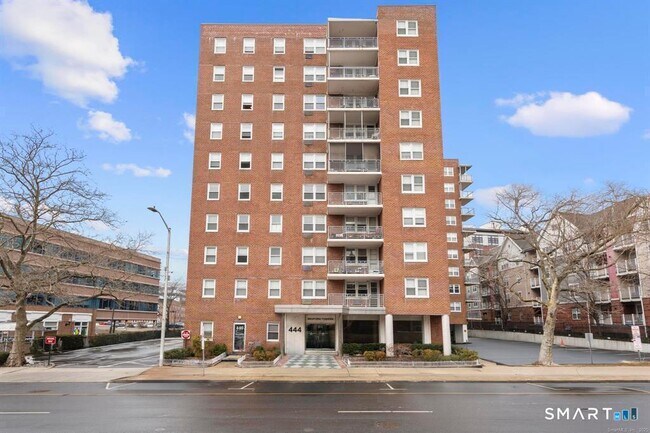 Building Photo - 444 Bedford St Unit APT 3R