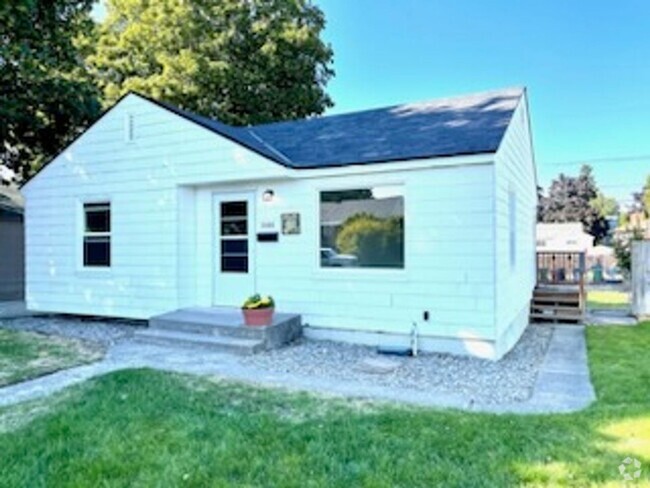 Building Photo - Move in special!! Newly remodeled Kitchen ... Rental