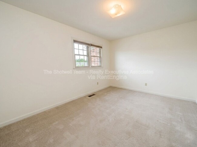 Photo - 479 Bramblewood Ln