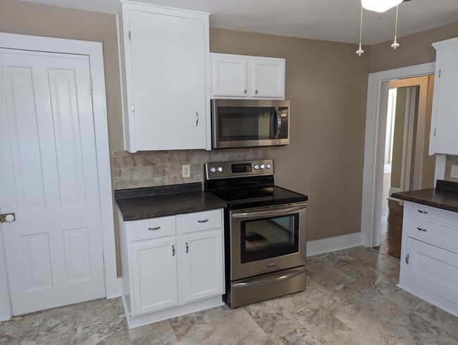 Photo - 837 W Stephenson St