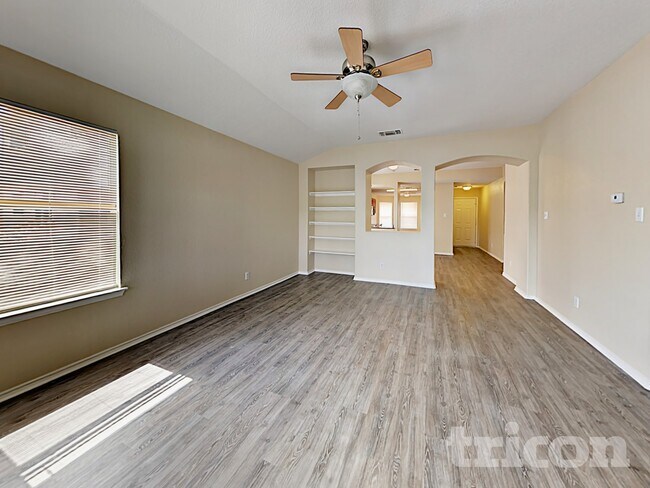 Photo - 242 Hallie Pass