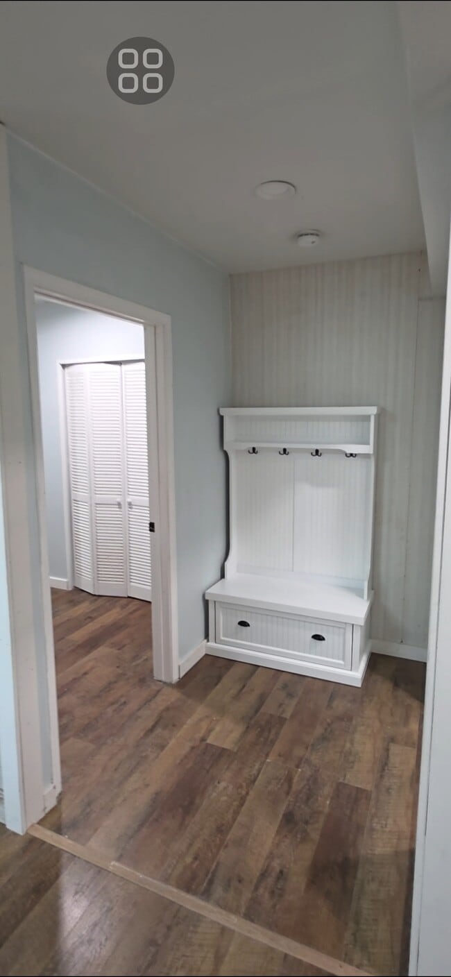 Photo - 925 College Ave