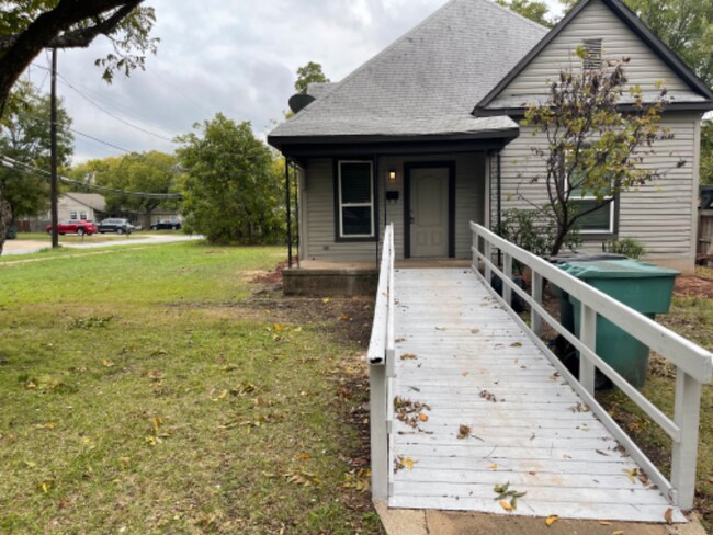 Photo - 534 E Sycamore St