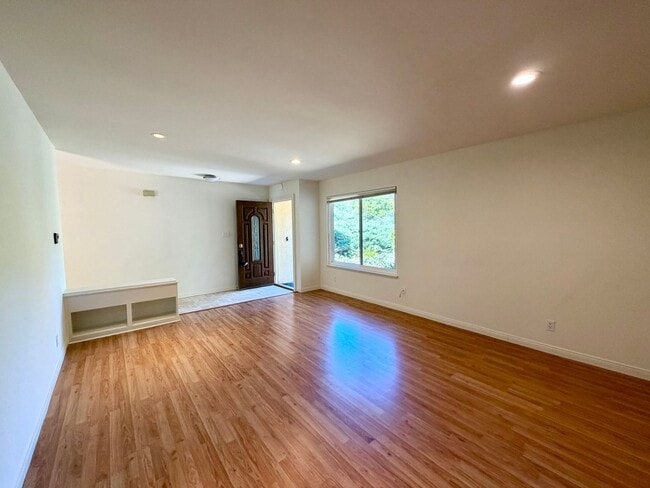 943 N Patterson Ave