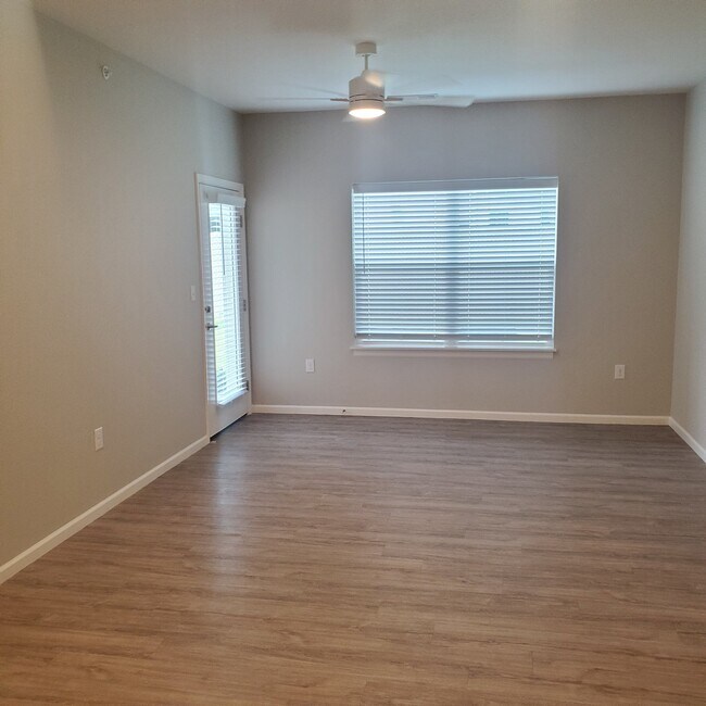 Photo - 2025 W Grand St Unit 114
