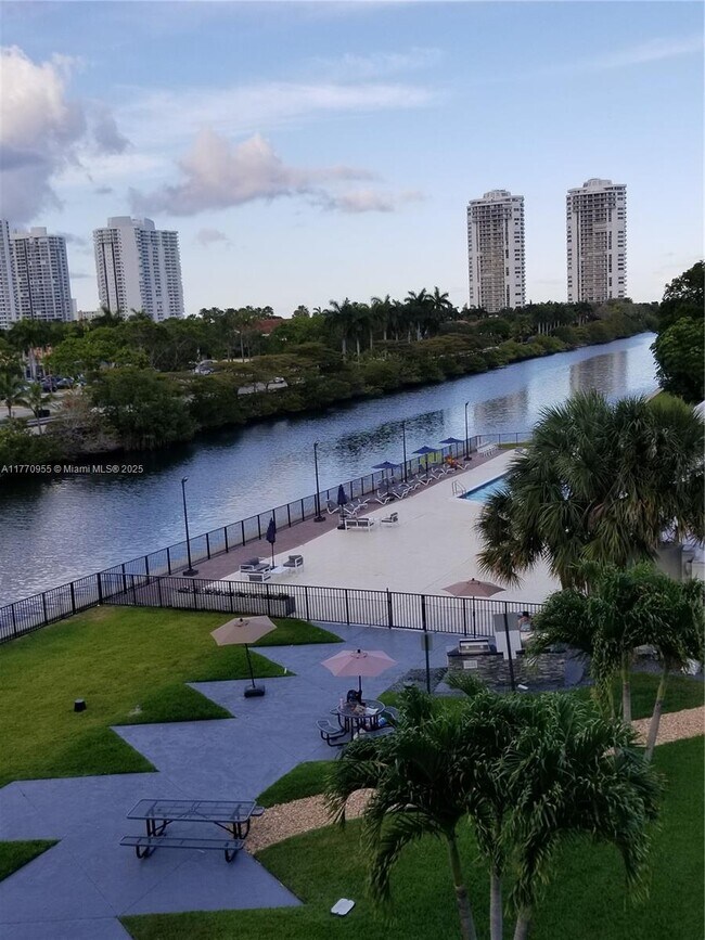 Photo - 3401 N Country Club Dr
