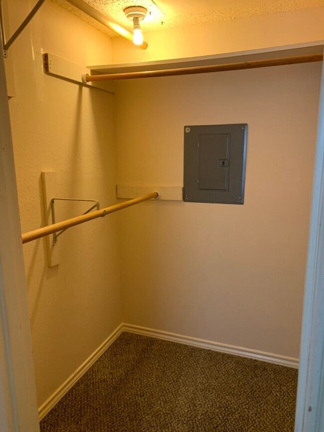 Photo - AM-WALNUT Unit D303