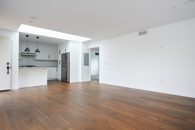 Photo - 321 Rose Ave