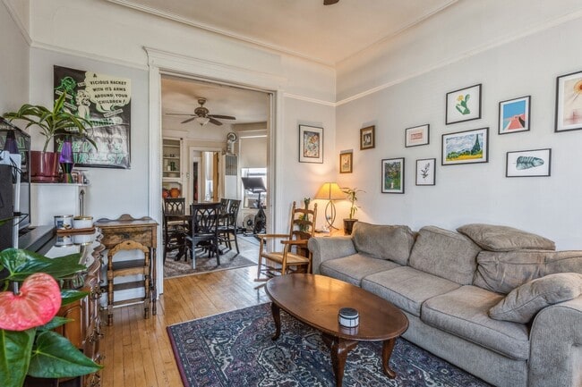 Photo - 3140 N Kenmore Ave Unidad 3