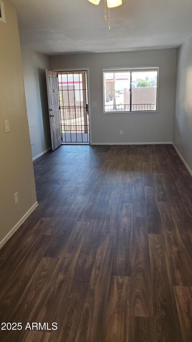 Photo - 2737 N Salem Unidad 201