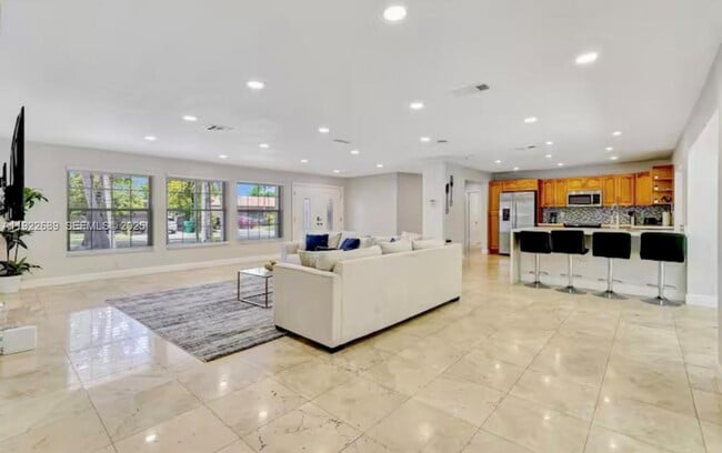 Photo - 2080 NE 205th St