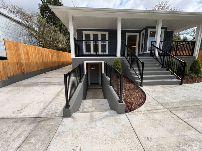 Building Photo - 4224 SE 31st Ave Rental