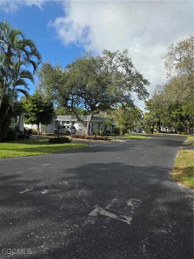 Photo - 280 Lanchester Ct