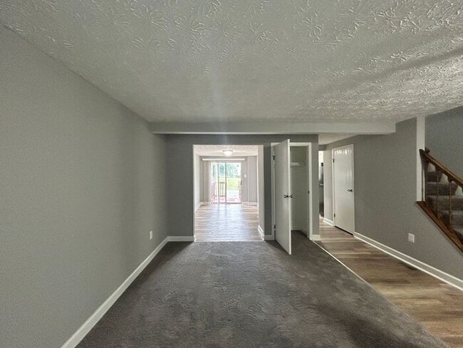 Building Photo - 3 Bedroom 2.5 Bathroom House
