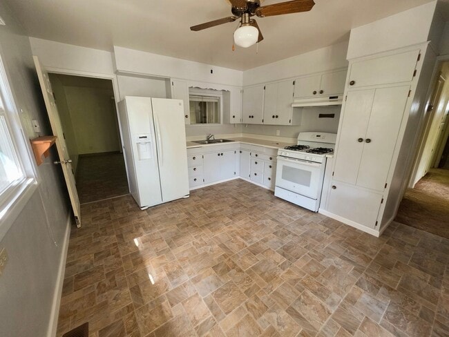 Photo - Country Garden in City Limits